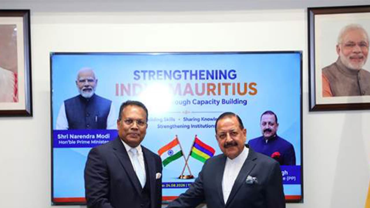 Mauritius Minister of Public Service and Administrative Reforms Lutchmanah Raj Pentiah and Union Minister Jitendra Singh (Photo/PIB) Mauritius Minister of Public Service and Administrative Reforms Lutchmanah Raj Pentiah and Union Minister Jitendra Singh (Photo/PIB)