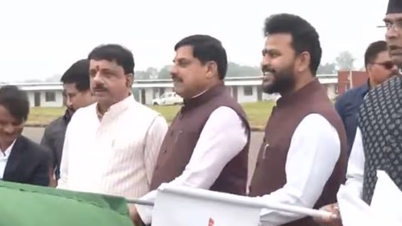 Union Civil Aviation Minister Kinjarapu Ram Mohan Naidu and Chief Minister Mohan Yadav flag off four new flight services from Raja Bhoj Airport in Bhopal. (Photo/ANI) Union Civil Aviation Minister Kinjarapu Ram Mohan Naidu and Chief Minister Mohan Yadav flag off four new flight services from Raja Bhoj Airport in Bhopal. (Photo/ANI)