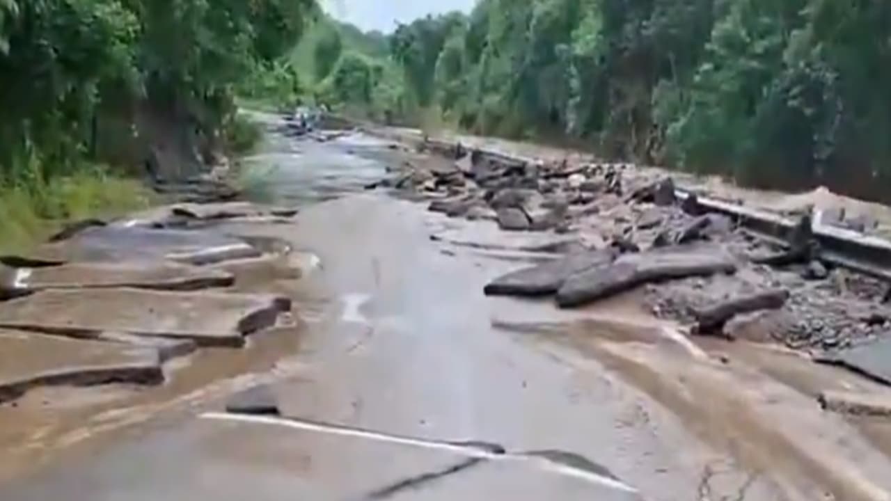 Heavy rainfall triggered by Cyclone Arnab (Photo/ANI) Heavy rainfall triggered by Cyclone Arnab (Photo/ANI)