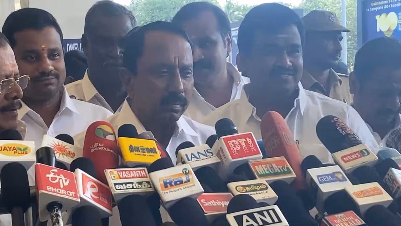 Tamil Nadu Revenue Minister Sengottaiyan (Photo/ANI) Tamil Nadu Revenue Minister Sengottaiyan (Photo/ANI)