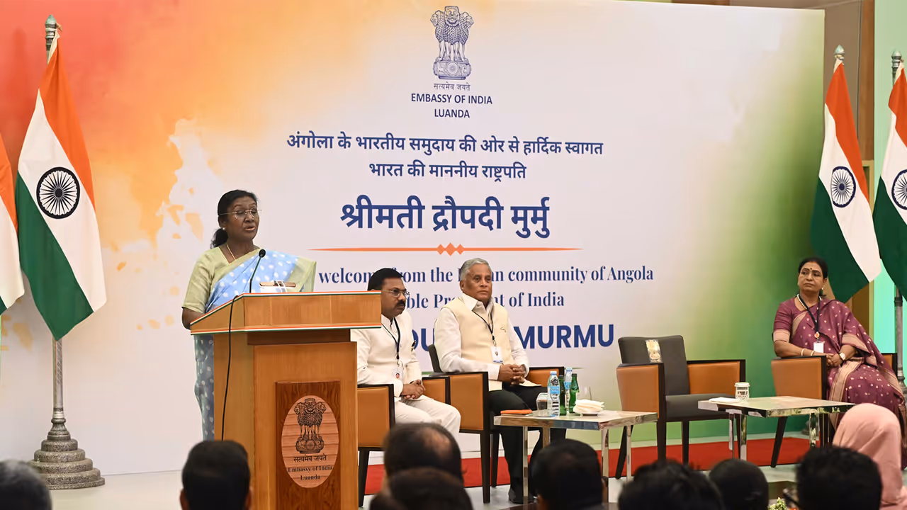 President Droupadi Murmu addressing members of the Indian community in Angola (Photo/ X@rashtrapatibhvn)