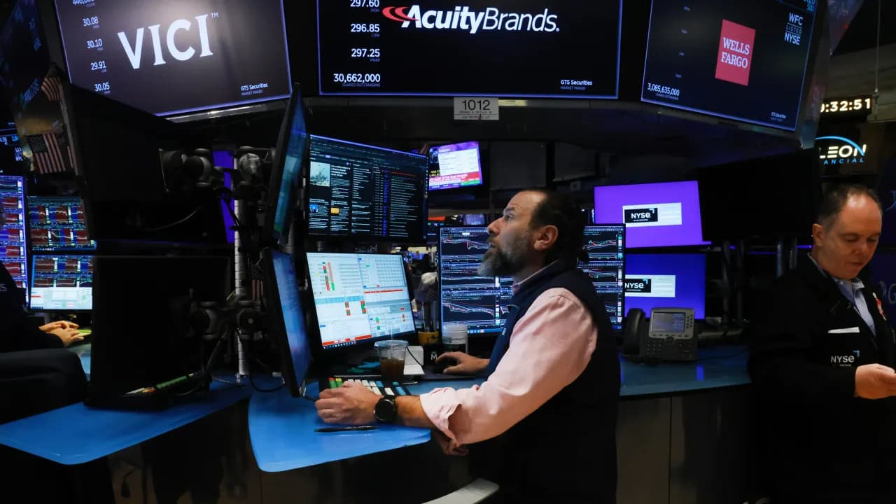 https://stocktwits.com/news articles/markets/equity/s and p 500 ends at record high clocks strongest week since april as poor jobs data calms rate hike fear sezl spcx rdw pltr ttd in focus/cZof1R8RJ9w https://stocktwits.com/news articles/markets/equity/s and p 500 ends at record high clocks strongest week since april as poor jobs data calms rate hike fear sezl spcx rdw pltr ttd in focus/cZof1R8RJ9w