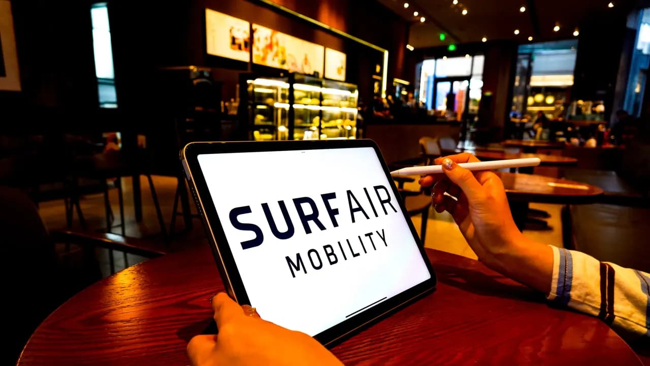 https://stocktwits.com/news-articles/markets/equity/nano-cap-surf-air-mobilty-stock-skyrockets-as-palantir-boosts-stake/chmJQ2URRE5