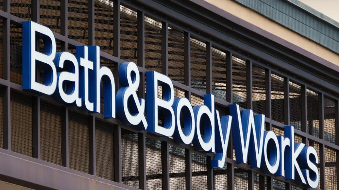 Bath & Body Works Stock Upgraded By Piper Sandler On Strong Brand Interest, Attractive Share Price: Retail Investors Very Interested Bath & Body Works Stock Upgraded By Piper Sandler On Strong Brand Interest, Attractive Share Price: Retail Investors Very Interested