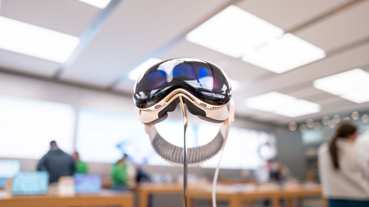 https://stocktwits.com/news articles/markets/equity/apple reportedly lays off vision pro staff as smart glasses take priority ternus ceo transition nears/cZYBKnuRJNT https://stocktwits.com/news articles/markets/equity/apple reportedly lays off vision pro staff as smart glasses take priority ternus ceo transition nears/cZYBKnuRJNT