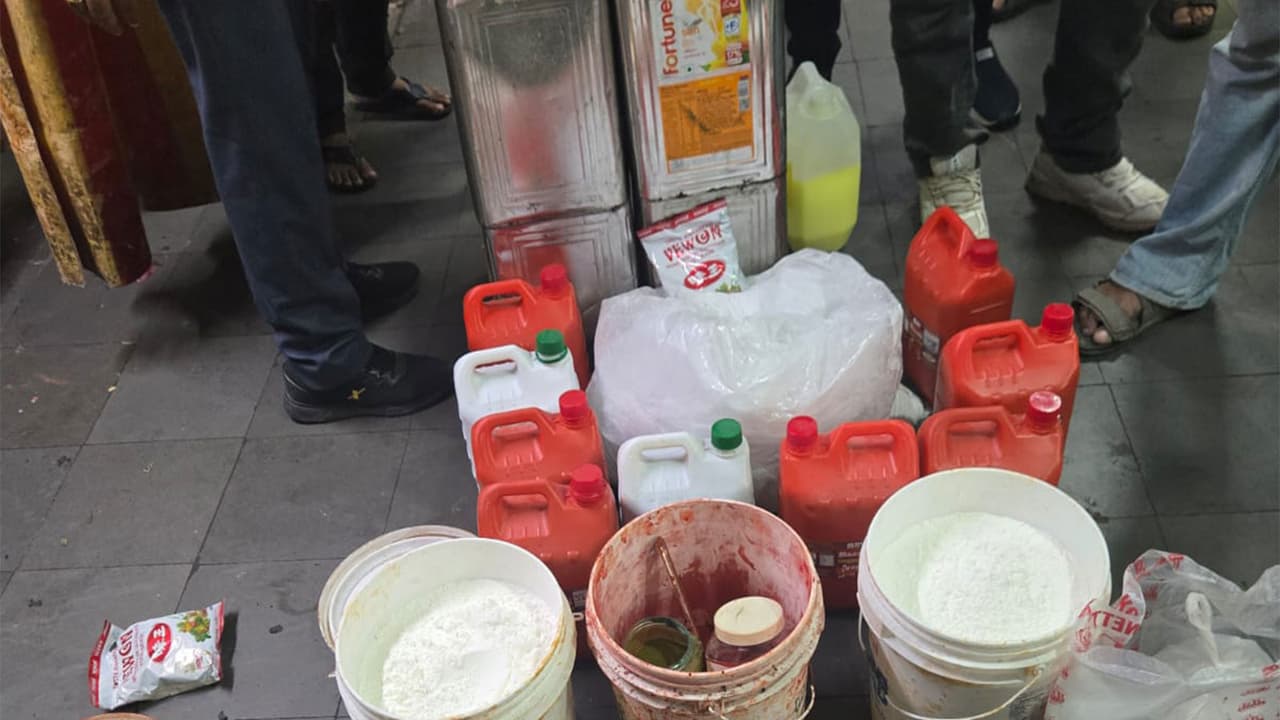 Hyderabad Police busts illegal food godown in Charminar (Photo/HyderabadPolice) Hyderabad Police busts illegal food godown in Charminar (Photo/HyderabadPolice)