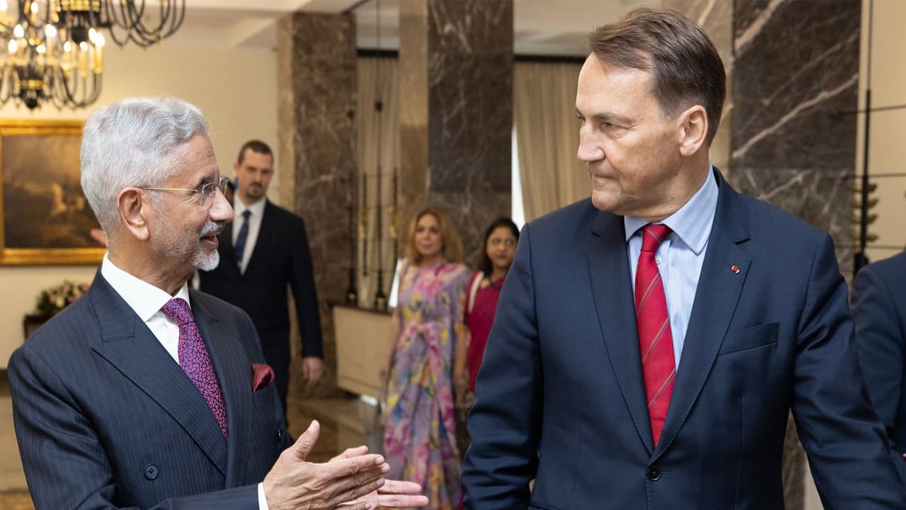 Polish Deputy Prime Minister and Foreign Minister Radosław Sikorski with External Affairs Minister S Jaishankar (Photo/X@sikorskiradek) Polish Deputy Prime Minister and Foreign Minister Radosław Sikorski with External Affairs Minister S Jaishankar (Photo/X@sikorskiradek)