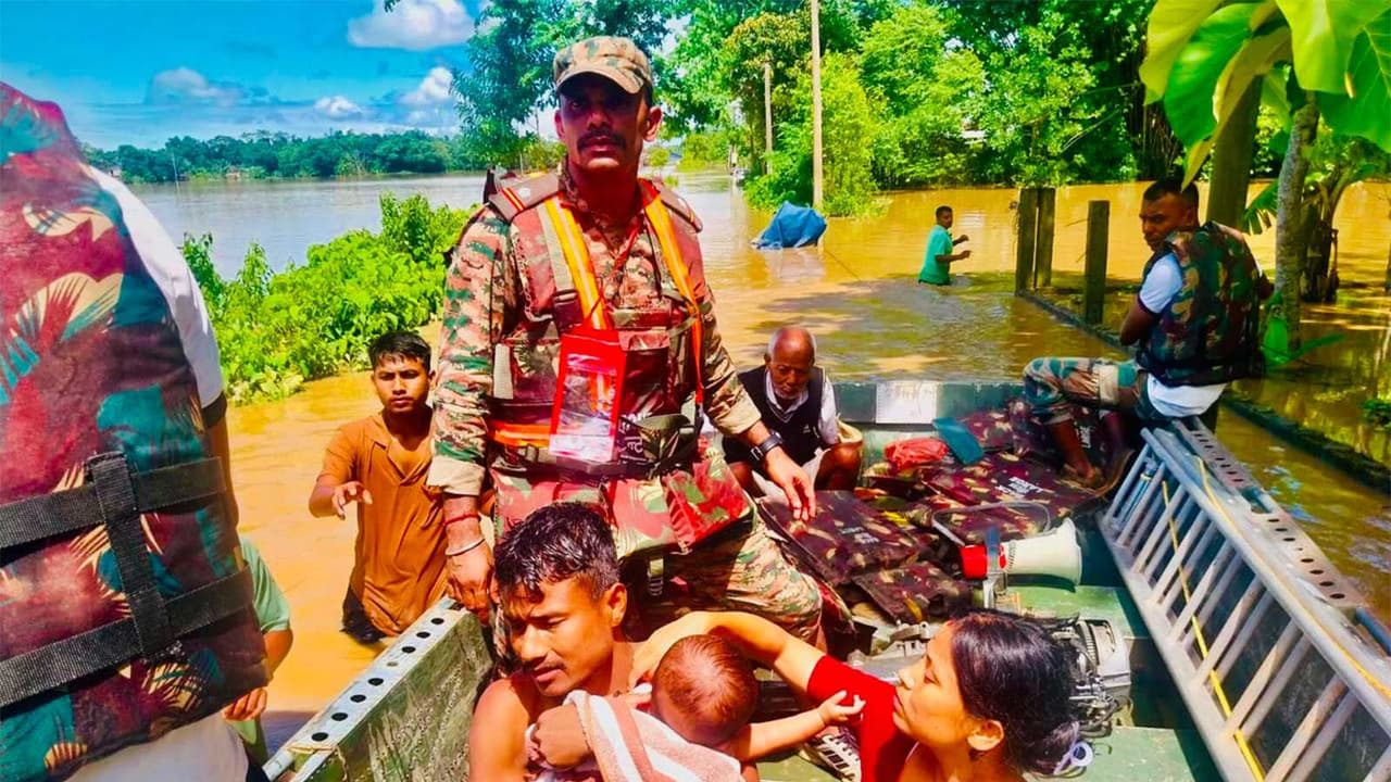 Indian Army intensifies rescue operation in Assam (Photo/ANI) Indian Army intensifies rescue operation in Assam (Photo/ANI)