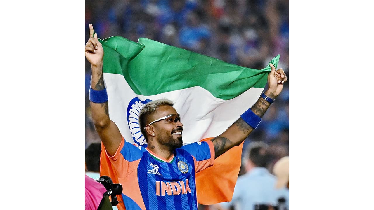 Hardik Pandya with Indian flag (Photo: ANI) Hardik Pandya with Indian flag (Photo: ANI)