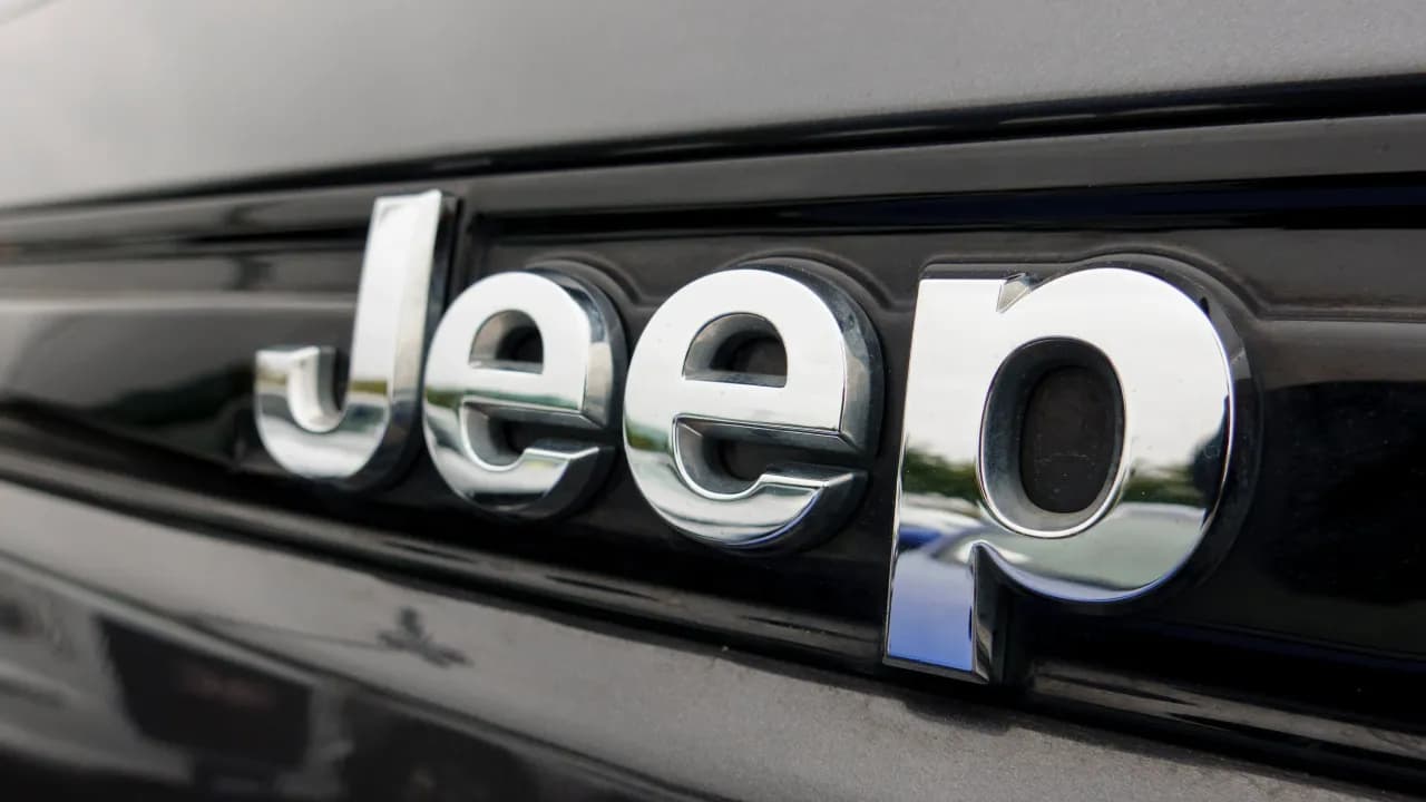 https://stocktwits.com/news articles/markets/equity/stellantis recalls over 320000 jeep plug in hybrids in us over fire risk/cL28S1PR36n https://stocktwits.com/news articles/markets/equity/stellantis recalls over 320000 jeep plug in hybrids in us over fire risk/cL28S1PR36n