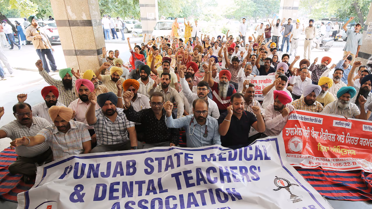 Punjab government employees and pensioners are holding a statewide strike demanding pending DA (Photo/ANI) Punjab government employees and pensioners are holding a statewide strike demanding pending DA (Photo/ANI)