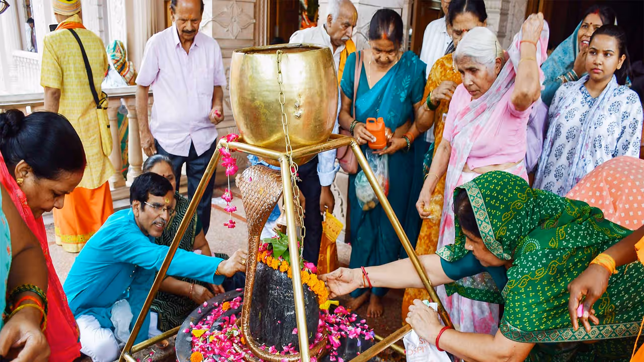 Devotees across India offer prayers on Sawan Shivratri (Photo\ANI) Devotees across India offer prayers on Sawan Shivratri (Photo\ANI)