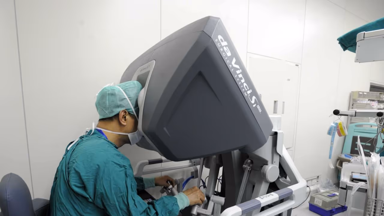 Intuitive Surgical Stock Hits All Time High After Prelim Q4 Results Outpace Expectations: Retail Goes All In