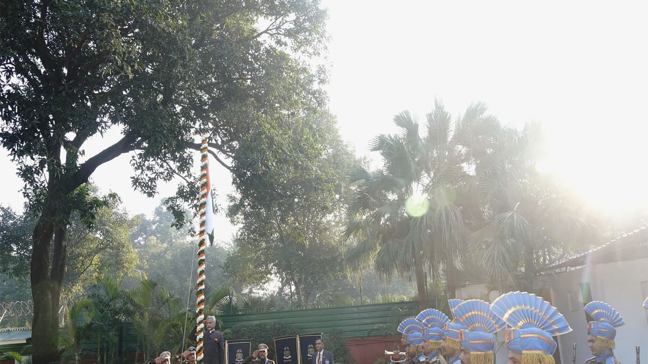 EAM Jaishankar unfurling national flag (Photo/X/@DrSJaishankar) EAM Jaishankar unfurling national flag (Photo/X/@DrSJaishankar)