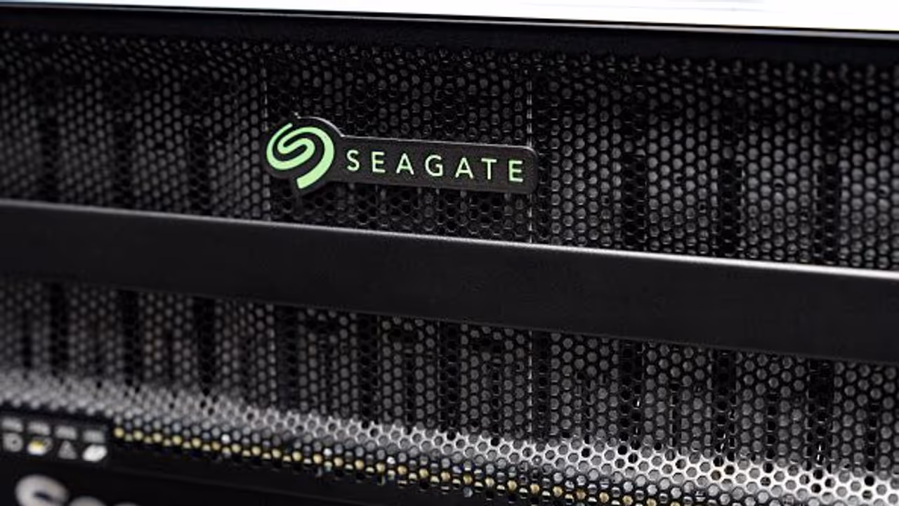 https://stocktwits.com/news articles/markets/equity/seagate draws downgrade price target cuts despite strong quarter why wall street is turning cautious on stx stock/cZU9jQaR9GB https://stocktwits.com/news articles/markets/equity/seagate draws downgrade price target cuts despite strong quarter why wall street is turning cautious on stx stock/cZU9jQaR9GB