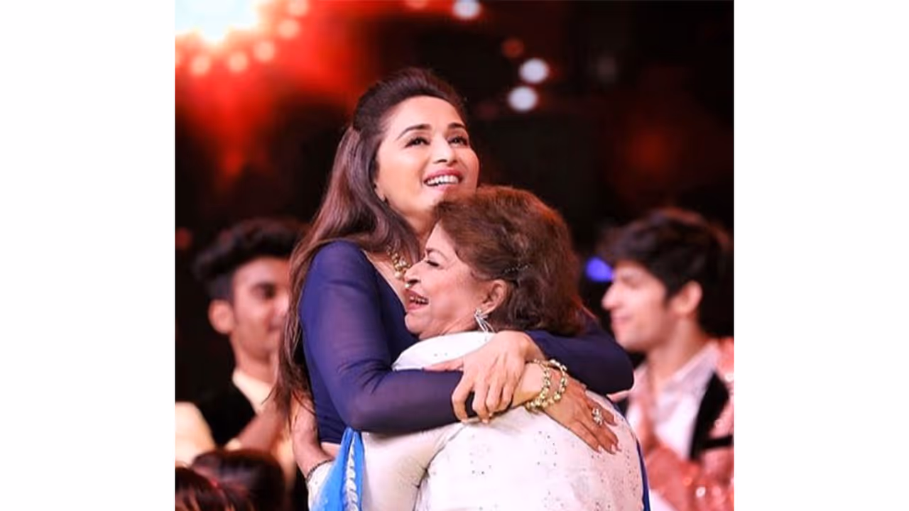Madhuri Dixit remembers legendary choreographer Saroj Khan (Image source: Madhuri’s Instagram) Madhuri Dixit remembers legendary choreographer Saroj Khan (Image source: Madhuri’s Instagram)