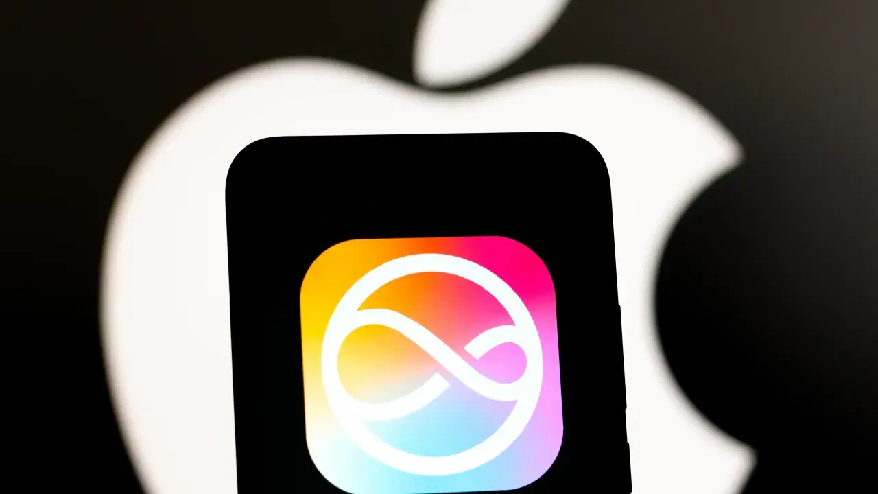 https://stocktwits.com/news-articles/markets/equity/pple-to-power-siri-with-chatgpt-or-claude-retail-buzz-builds/chFg62mRR18