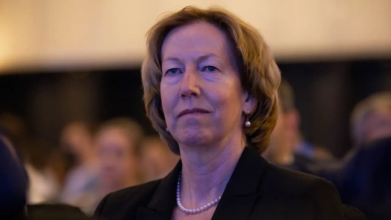 https://stocktwits.com/news articles/markets/equity/meg o neill breaks big oil glass ceiling can she rescue bp/cLegmgRREAX https://stocktwits.com/news articles/markets/equity/meg o neill breaks big oil glass ceiling can she rescue bp/cLegmgRREAX