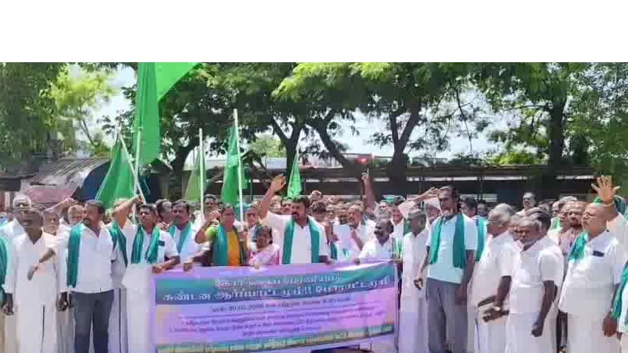 Tamil Nadu farmers protesting in Nagapattinam against TVK government (Photo/ANI) Tamil Nadu farmers protesting in Nagapattinam against TVK government (Photo/ANI)