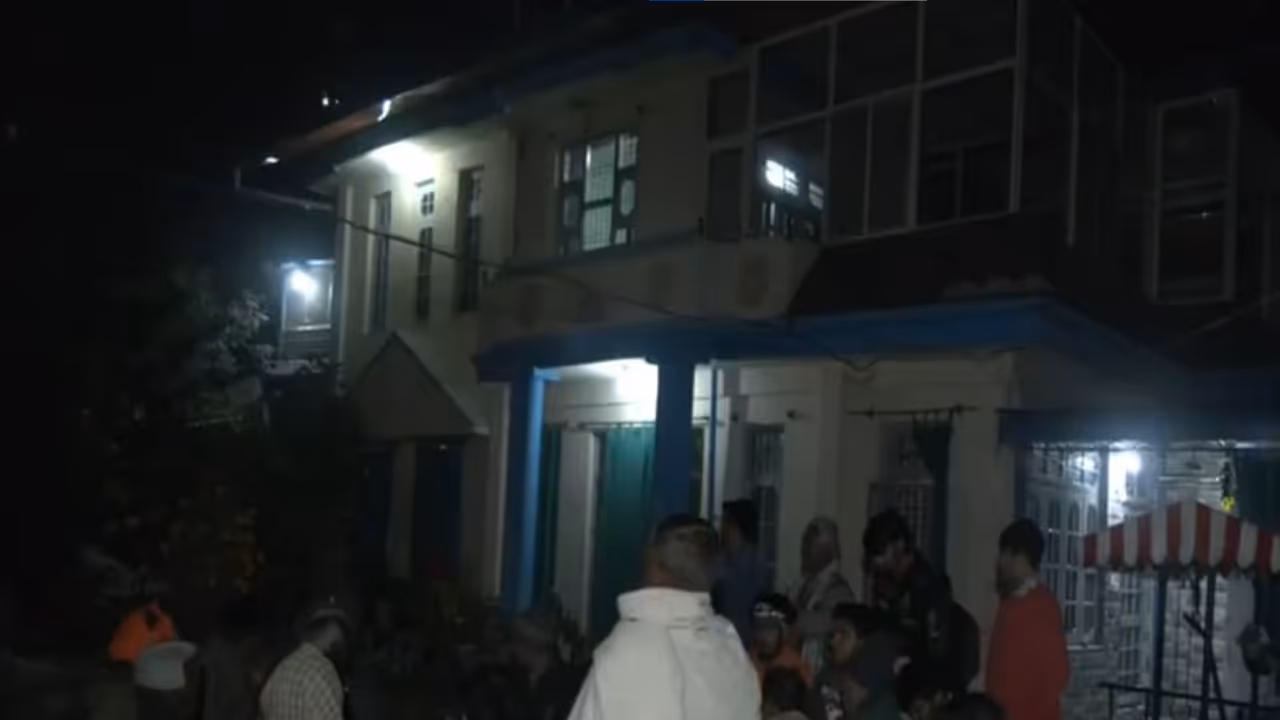 Villagers in Patiyalkar village mourn the loss of Wing Commander Namansh Syal following the Tejas aircraft crash (Photo/ANI) Villagers in Patiyalkar village mourn the loss of Wing Commander Namansh Syal following the Tejas aircraft crash (Photo/ANI)