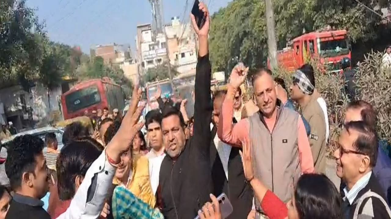 BJP workers celebrate MCD win (Photo/ANI)