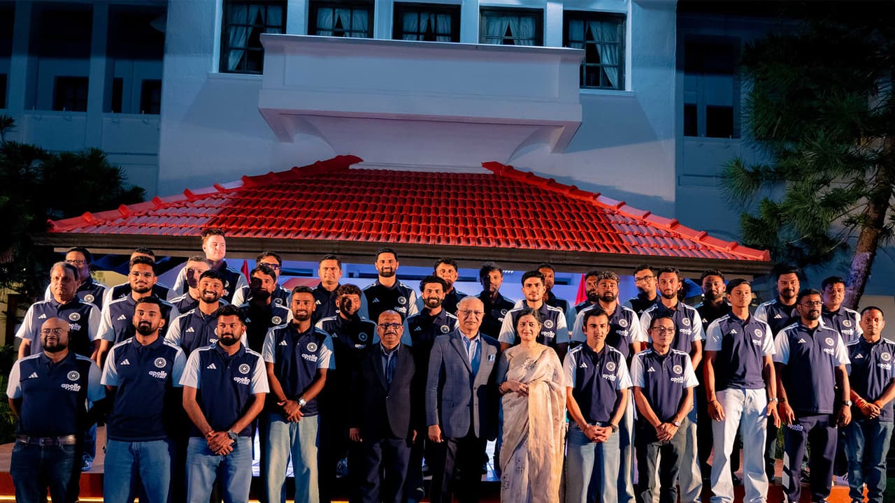India High Commissioner to Sri Lanka Santosh Jha with the Indian cricket team (Photo: X/@BCCI) India High Commissioner to Sri Lanka Santosh Jha with the Indian cricket team (Photo: X/@BCCI)