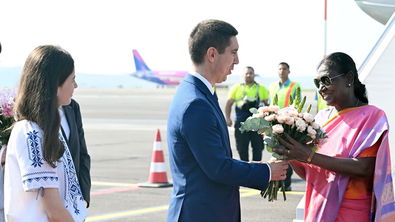 President Droupadi Murmu receives a warm welcome with a bouquet upon her arrival in Chisinau, Moldova, on Monday. (Photo: X/@rashtrapatibhvn) President Droupadi Murmu receives a warm welcome with a bouquet upon her arrival in Chisinau, Moldova, on Monday. (Photo: X/@rashtrapatibhvn)
