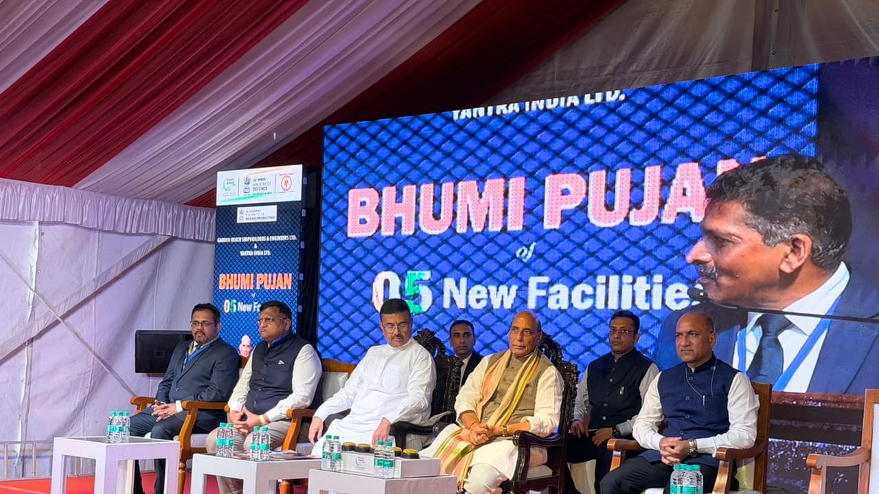 Defence Minister Rajnath Singh; West Bengal Chief Minister Suvendu Adhikari in Kolkata (Photo/ANI) Defence Minister Rajnath Singh; West Bengal Chief Minister Suvendu Adhikari in Kolkata (Photo/ANI)