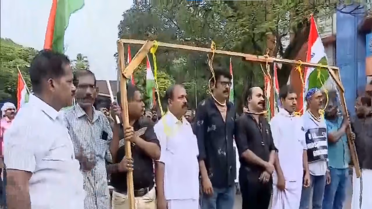 BLOs march to Chief Electoral Officer's office in Kannur (File Photo/ANI) BLOs march to Chief Electoral Officer's office in Kannur (File Photo/ANI)
