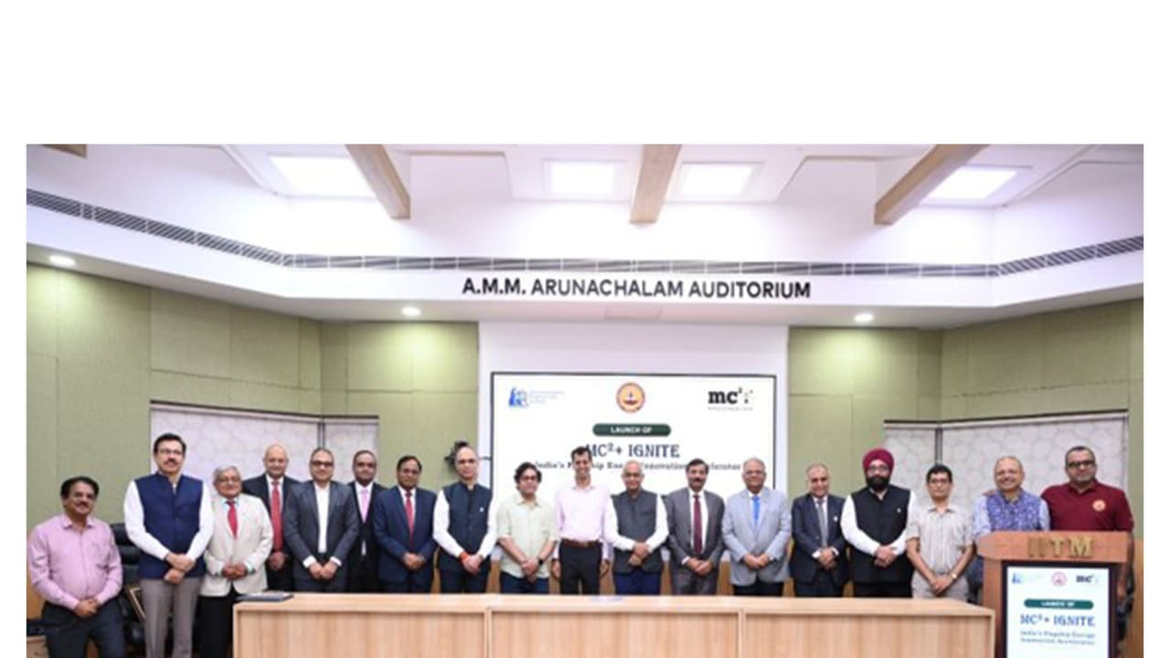 Dr. Neeraj Mittal, Secretary, MoPNG, with the CMDs of the Oil & Gas PSUs, Chairman, bp India, and partner institution heads at the launch of MC²+ Ignite Dr. Neeraj Mittal, Secretary, MoPNG, with the CMDs of the Oil & Gas PSUs, Chairman, bp India, and partner institution heads at the launch of MC²+ Ignite