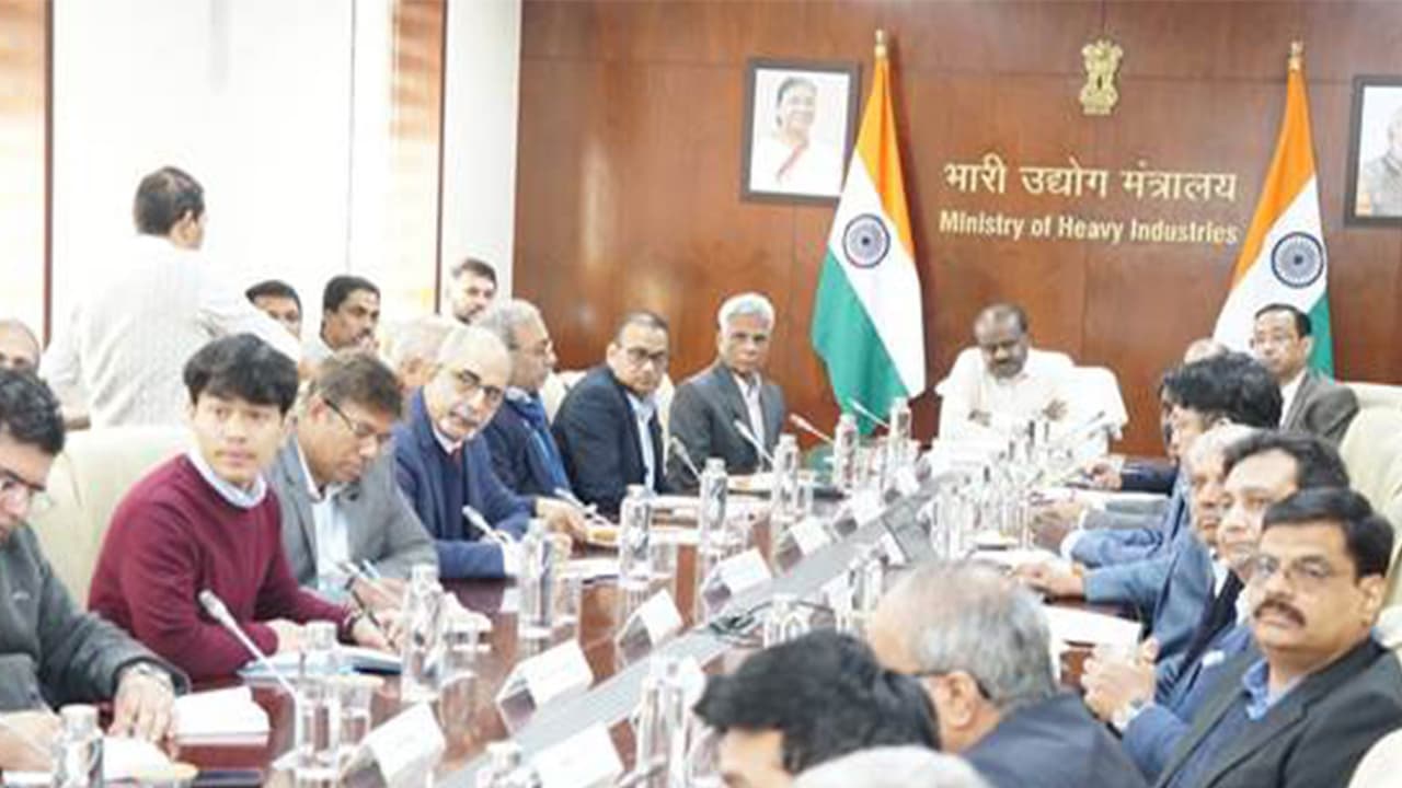 HD Kumaraswamy chairs stakeholder consultation meeting on Rare Earth Magnet Manufacturing Scheme. (Photo: PIB) HD Kumaraswamy chairs stakeholder consultation meeting on Rare Earth Magnet Manufacturing Scheme. (Photo: PIB)