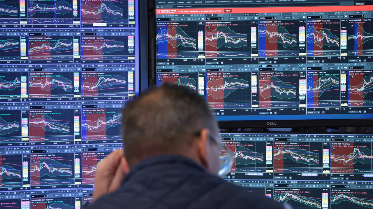 https://stocktwits.com/news articles/markets/equity/pltr crm stocks can t stop sliding while chip stocks shine wall street isn t writing them off yet/cZKvnFGR79L https://stocktwits.com/news articles/markets/equity/pltr crm stocks can t stop sliding while chip stocks shine wall street isn t writing them off yet/cZKvnFGR79L