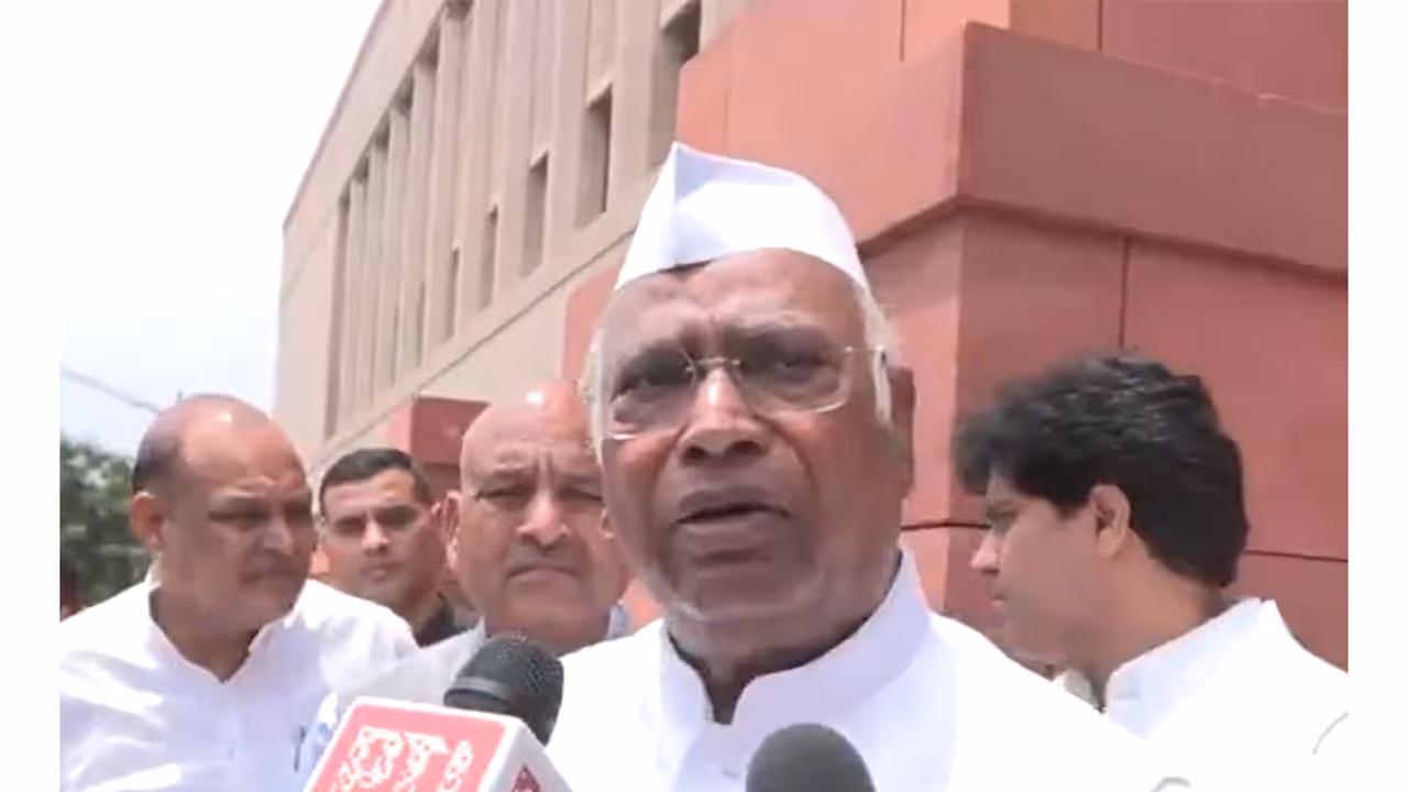 Congress president Mallikarjun Kharge (Photo: ANI) Congress president Mallikarjun Kharge (Photo: ANI)