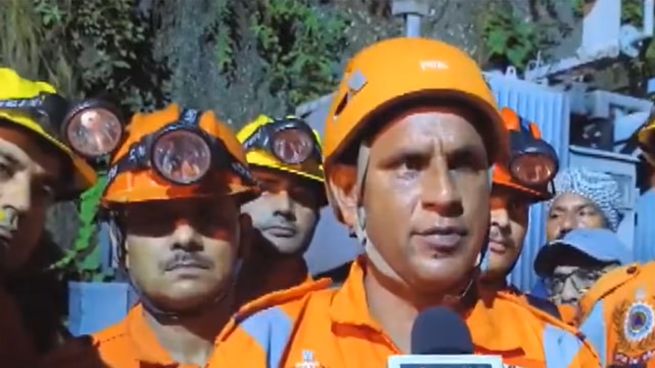 NDRF team commander Amrit Lal Meena (Photo/ANI) NDRF team commander Amrit Lal Meena (Photo/ANI)