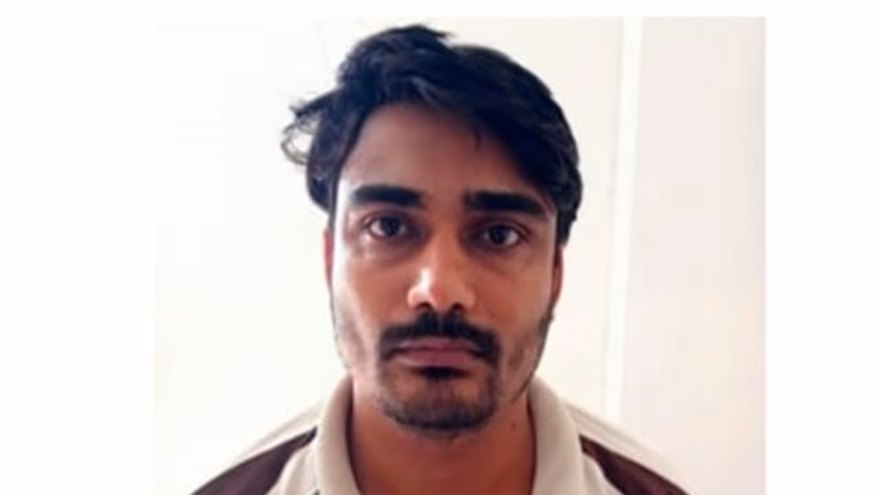 Accused Rahul Chaudhary, arrested by Rajasthan SOG in the JET 2021 dummy candidate case.(Photo/ ANI) Accused Rahul Chaudhary, arrested by Rajasthan SOG in the JET 2021 dummy candidate case.(Photo/ ANI)