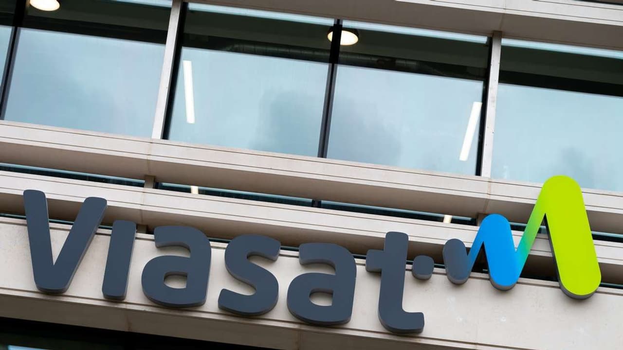 Viasat Stock Declines On Q3 Earnings, Revenue Miss: Retail Sentiment Remains Bearish