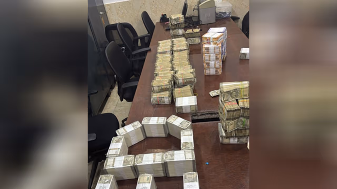 Seizes cash. (Photo/X@dir_ed) Seizes cash. (Photo/X@dir_ed)