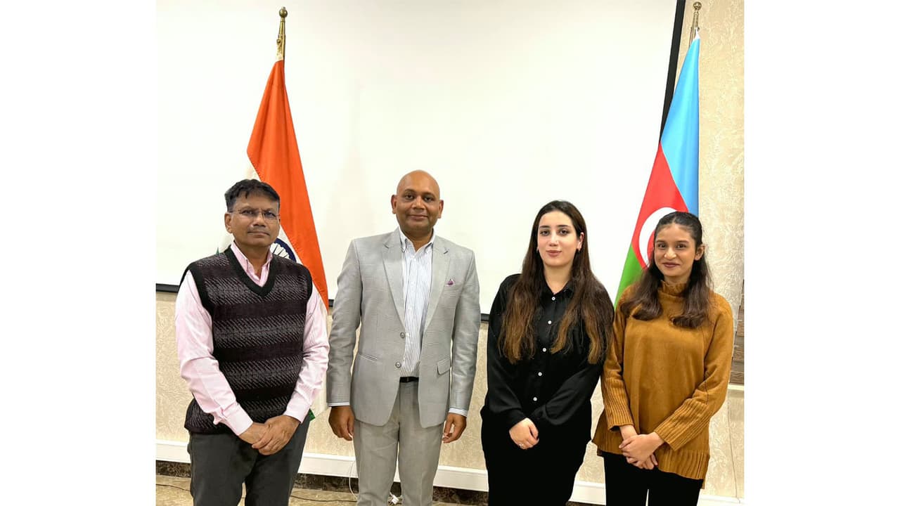 Ambassador Abhay Kumar met Indian nationals transiting via Azerbaijan from Iran (Photo/X@indembassybaku) Ambassador Abhay Kumar met Indian nationals transiting via Azerbaijan from Iran (Photo/X@indembassybaku)