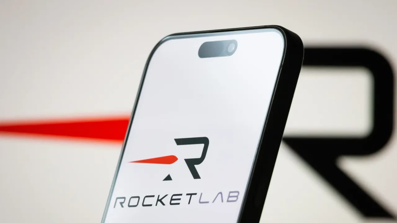 https://stocktwits.com/news articles/markets/equity/rklb cathie wood ark cfo share gift space force wins/cZYdGgfRJj6 https://stocktwits.com/news articles/markets/equity/rklb cathie wood ark cfo share gift space force wins/cZYdGgfRJj6