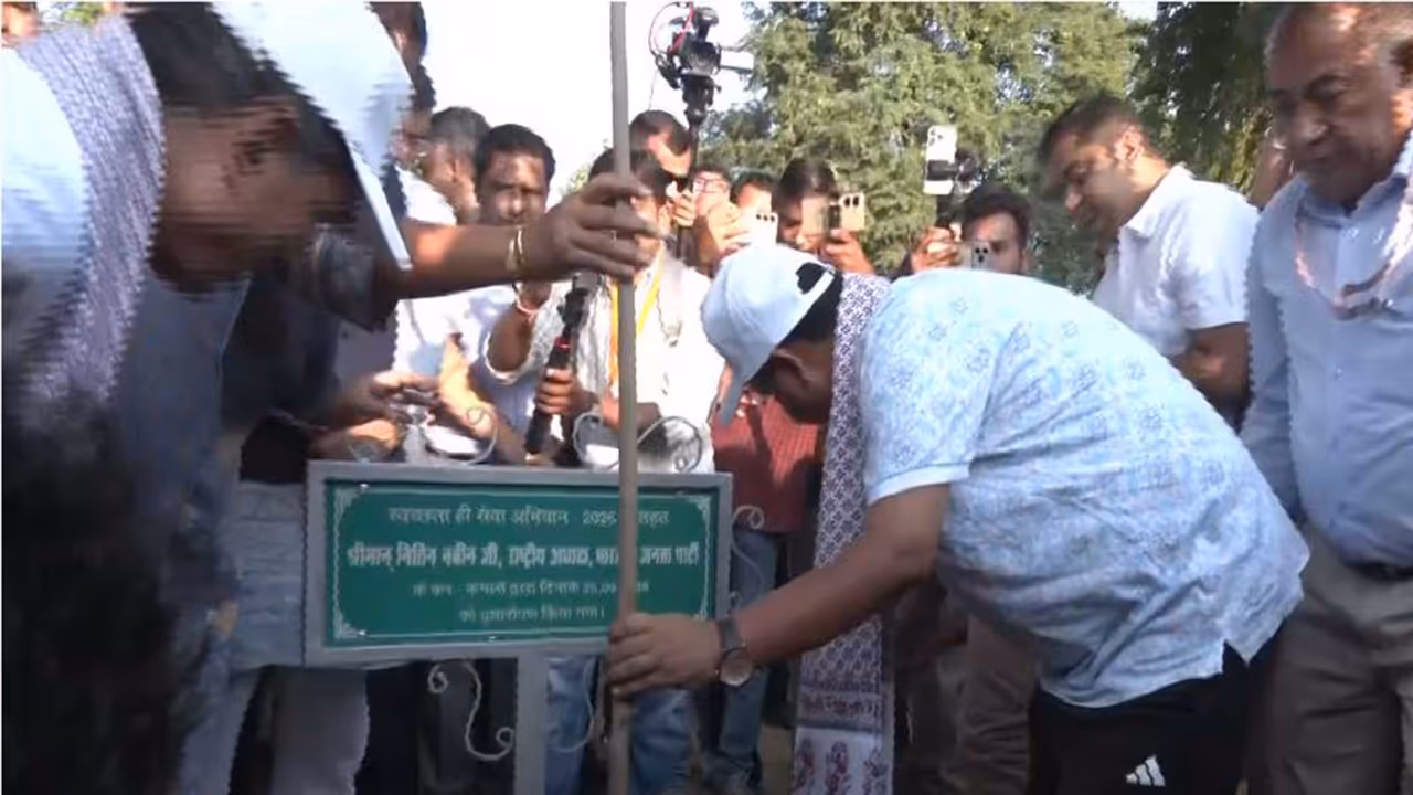 BJP National President Nitin Nabin participated in 'Swachhata Seva Abhiyan' (Photo/ANI) BJP National President Nitin Nabin participated in 'Swachhata Seva Abhiyan' (Photo/ANI)