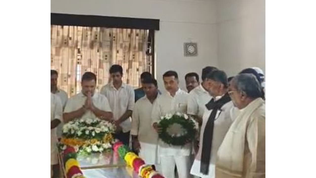 Congress leader Rahul Gandhi pays tribute to Suraj Hegde at his residence in Bengaluru; Siddaramaiah and DK Shivakumar also present (Photo/ANI) Congress leader Rahul Gandhi pays tribute to Suraj Hegde at his residence in Bengaluru; Siddaramaiah and DK Shivakumar also present (Photo/ANI)
