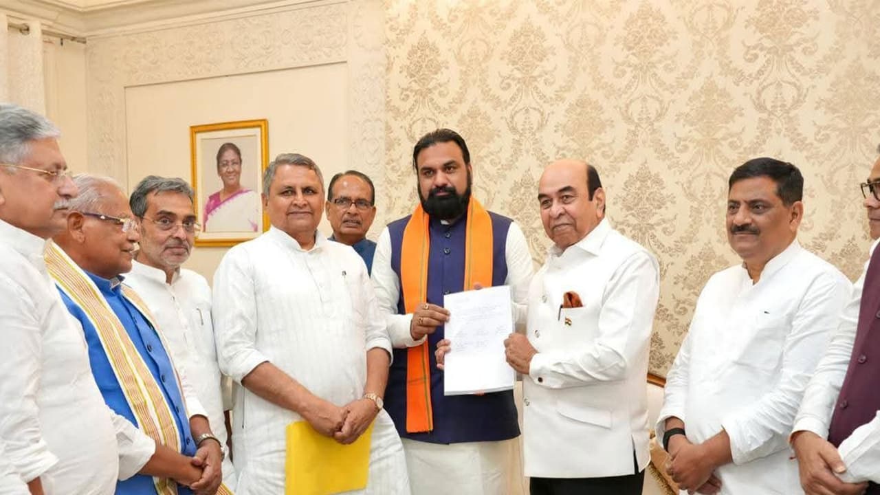 Newly elected leader of BJP Legislative Party in Bihar Samrat Choudhary with Governor Lt Gen Syed Ata Hasnain (Retd) (Photo/BJP) Newly elected leader of BJP Legislative Party in Bihar Samrat Choudhary with Governor Lt Gen Syed Ata Hasnain (Retd) (Photo/BJP)