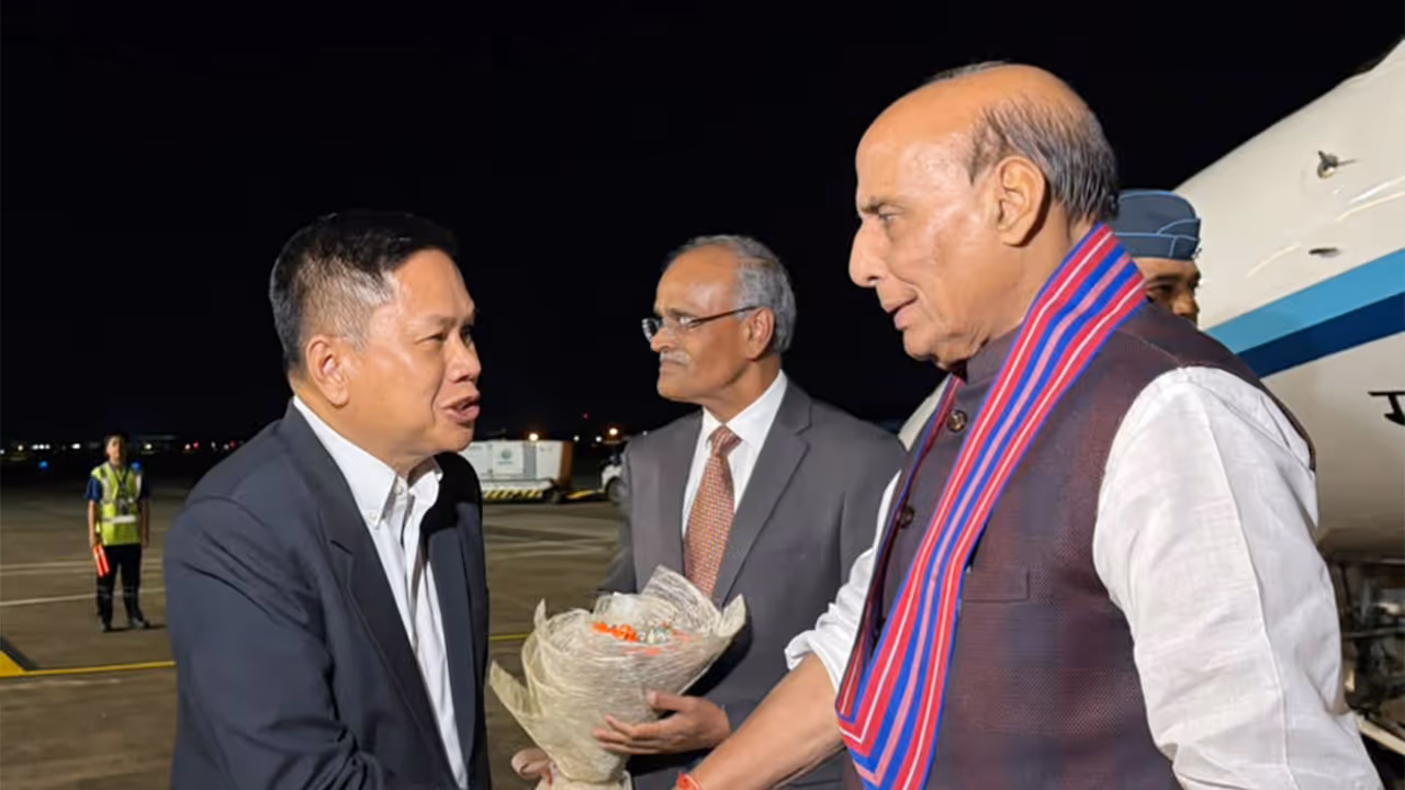 Defence Minister Rajnath Singh with Major General (Retd) Fabian M Pedregosa, Philippines Undersecretary of Department of National Defence (Photo/ANI Defence Minister Rajnath Singh with Major General (Retd) Fabian M Pedregosa, Philippines Undersecretary of Department of National Defence (Photo/ANI