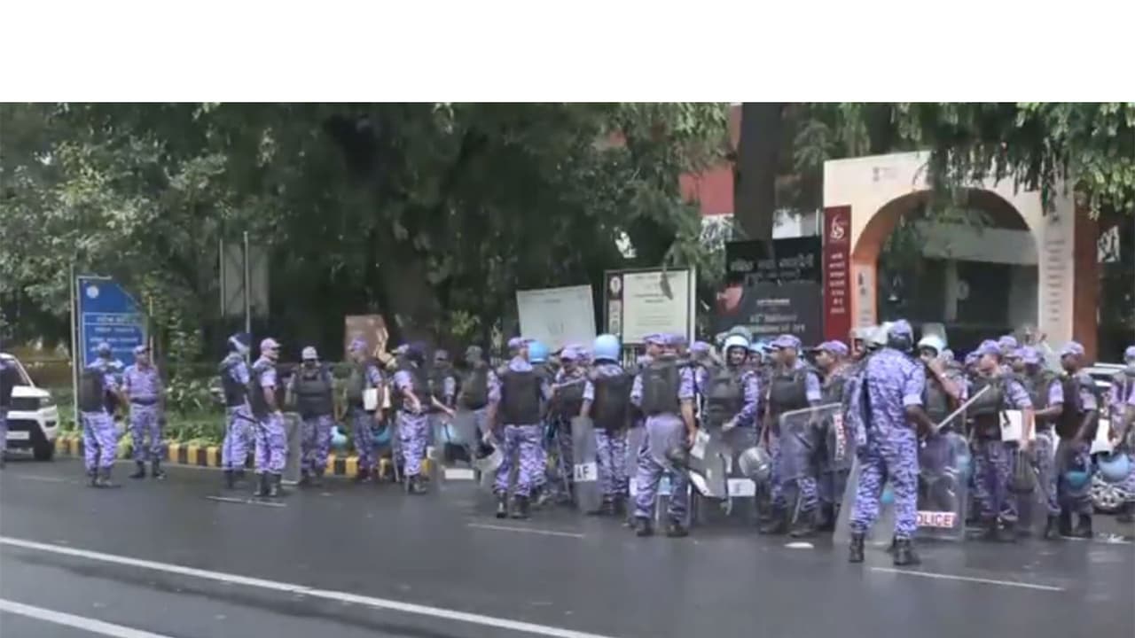 High Security in Central Delhi ahead of INDIA bloc protest (Photo/ANI) High Security in Central Delhi ahead of INDIA bloc protest (Photo/ANI)