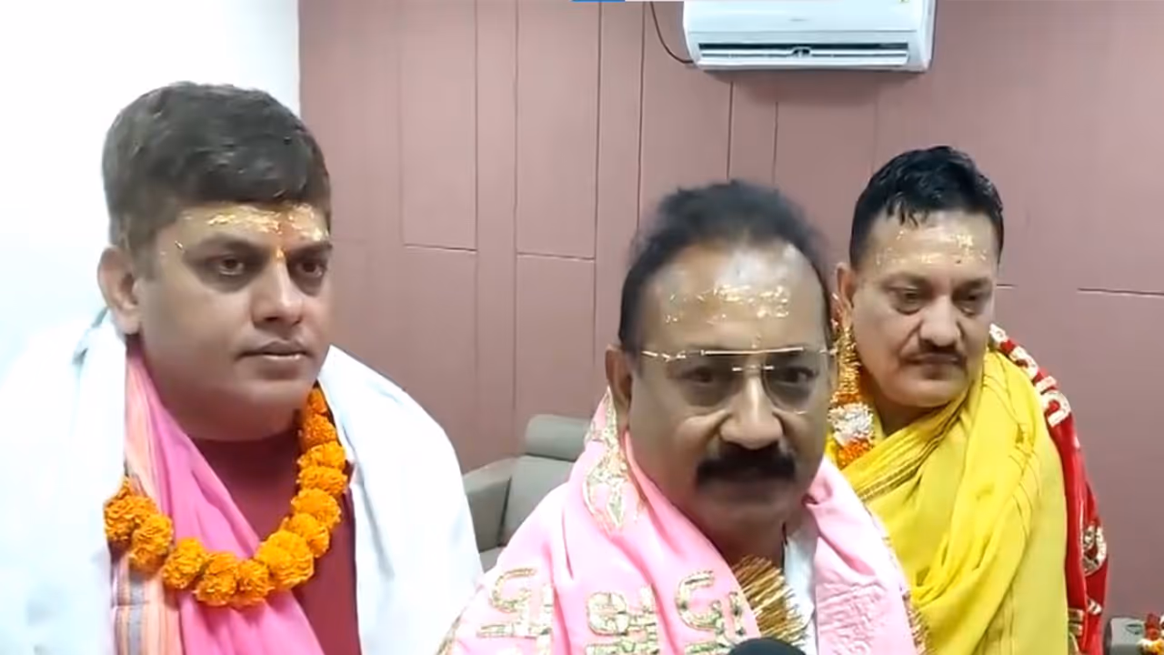 Bihar Minister Ashok Choudhary and JDU Leader Chhotu Singh attend Bhasma Aarti at Mahakaleshwar Temple in Ujjain (Photo/ANI) Bihar Minister Ashok Choudhary and JDU Leader Chhotu Singh attend Bhasma Aarti at Mahakaleshwar Temple in Ujjain (Photo/ANI)