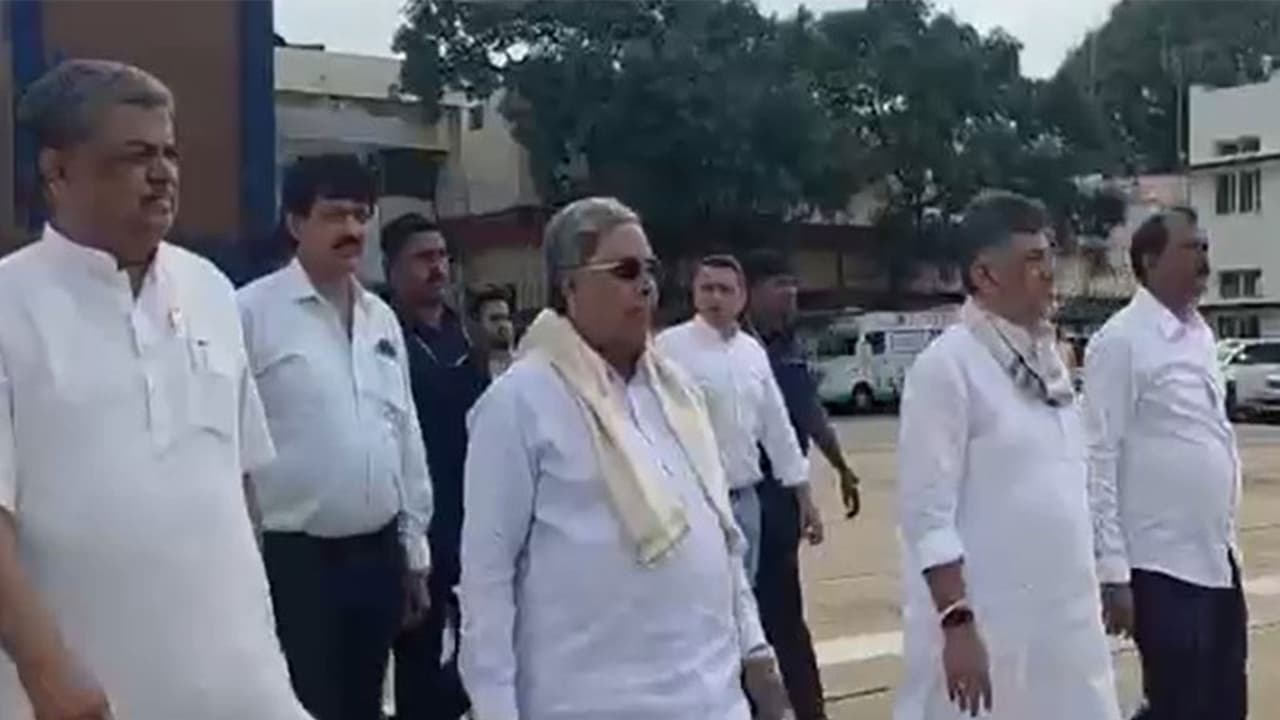 Karnataka Chief Minister DK Shivakumar, former CM Siddaramaiah, and KPCC president BK Hariprasad (Photo/Siddaramaiah's Office) Karnataka Chief Minister DK Shivakumar, former CM Siddaramaiah, and KPCC president BK Hariprasad (Photo/Siddaramaiah's Office)