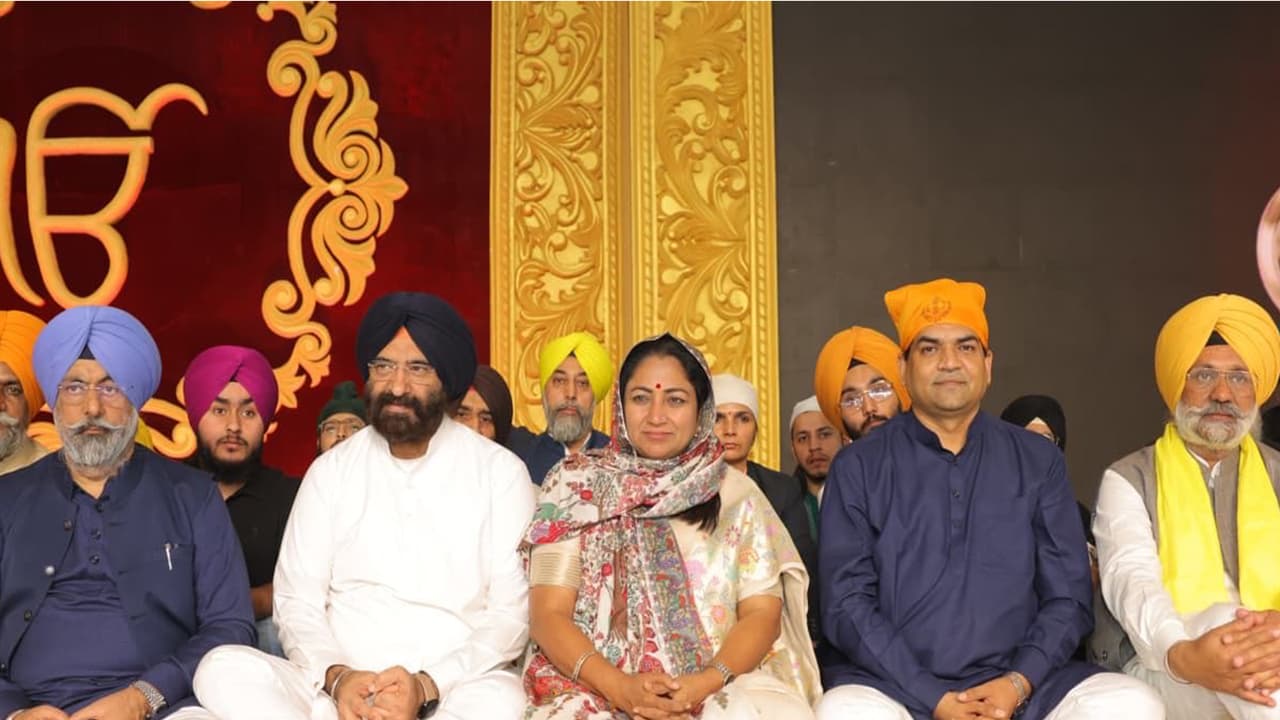 CM Rekha Gupta along with Manjinder Singh Sirsa and Kapil Mishra attends 350th martyrdom day of Guru Tegh Bahadur Sahib in Delhi (Photo/X@gupta_rekha)