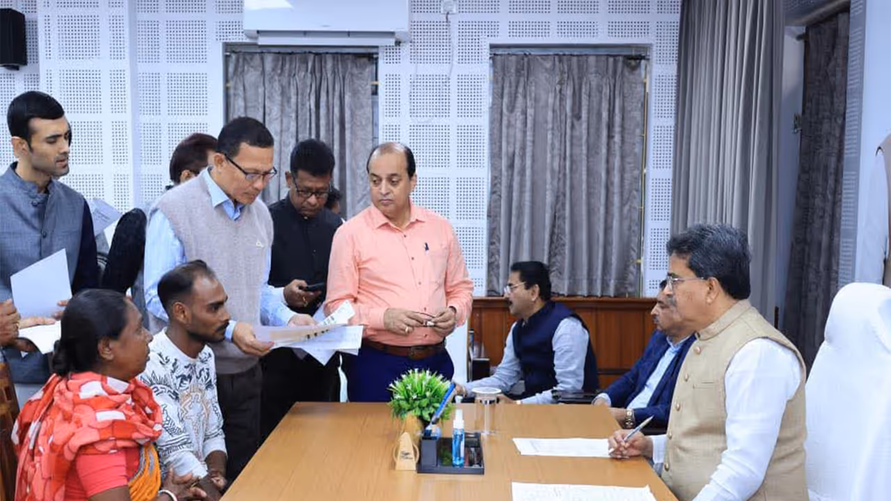 Tripura Chief Minister Manik Saha addressing public grivences at Mukhyamantri Samipeshu (Photo/ANI) Tripura Chief Minister Manik Saha addressing public grivences at Mukhyamantri Samipeshu (Photo/ANI)