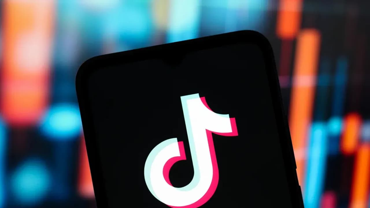 https://stocktwits.com/news articles/markets/equity/trump delays tik tok ban by 90 days/chlxcWxRR2M