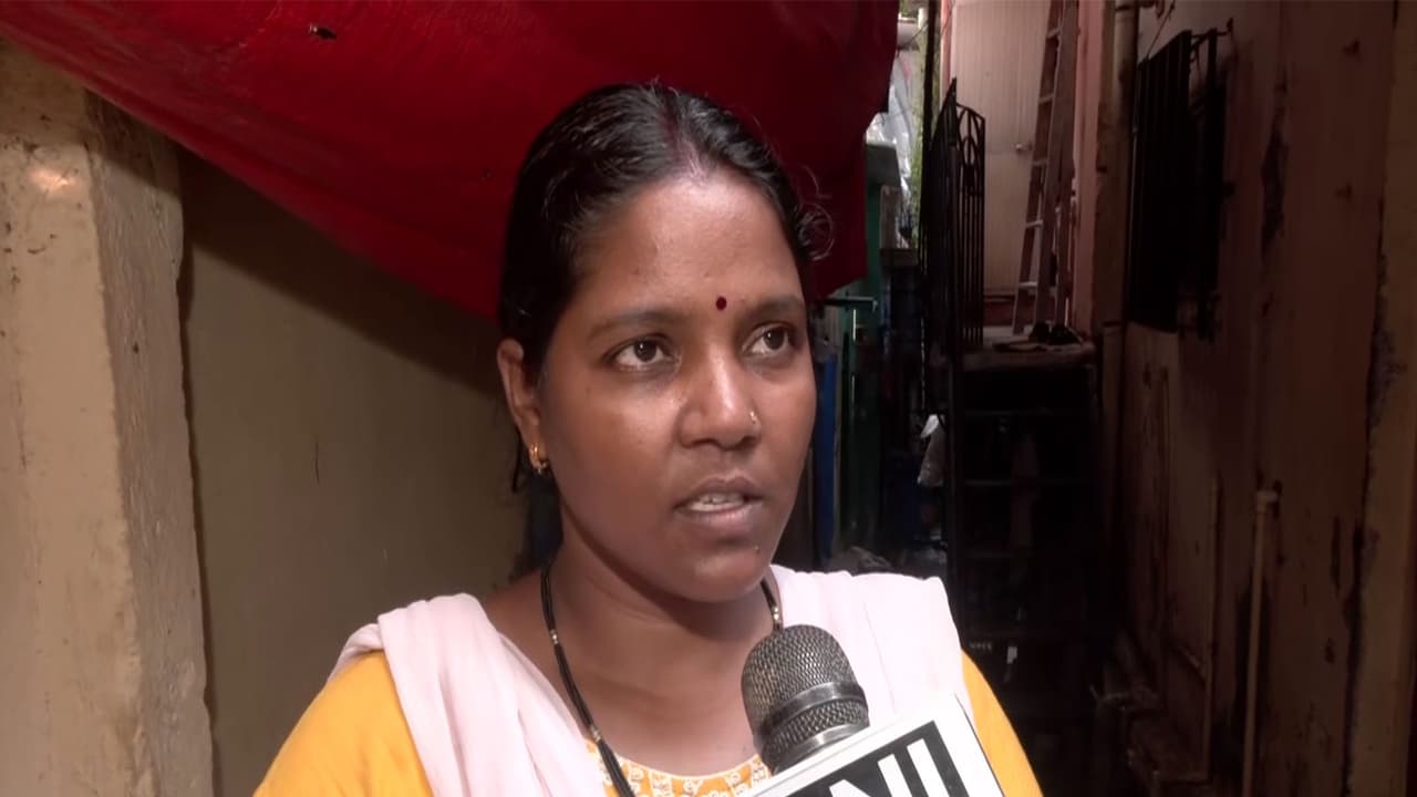Renu Prajapati, Eyewitness in Shiv Sena (UBT) leader Pradeep Purnekar's murder in Thane (Photo/ANI) Renu Prajapati, Eyewitness in Shiv Sena (UBT) leader Pradeep Purnekar's murder in Thane (Photo/ANI)
